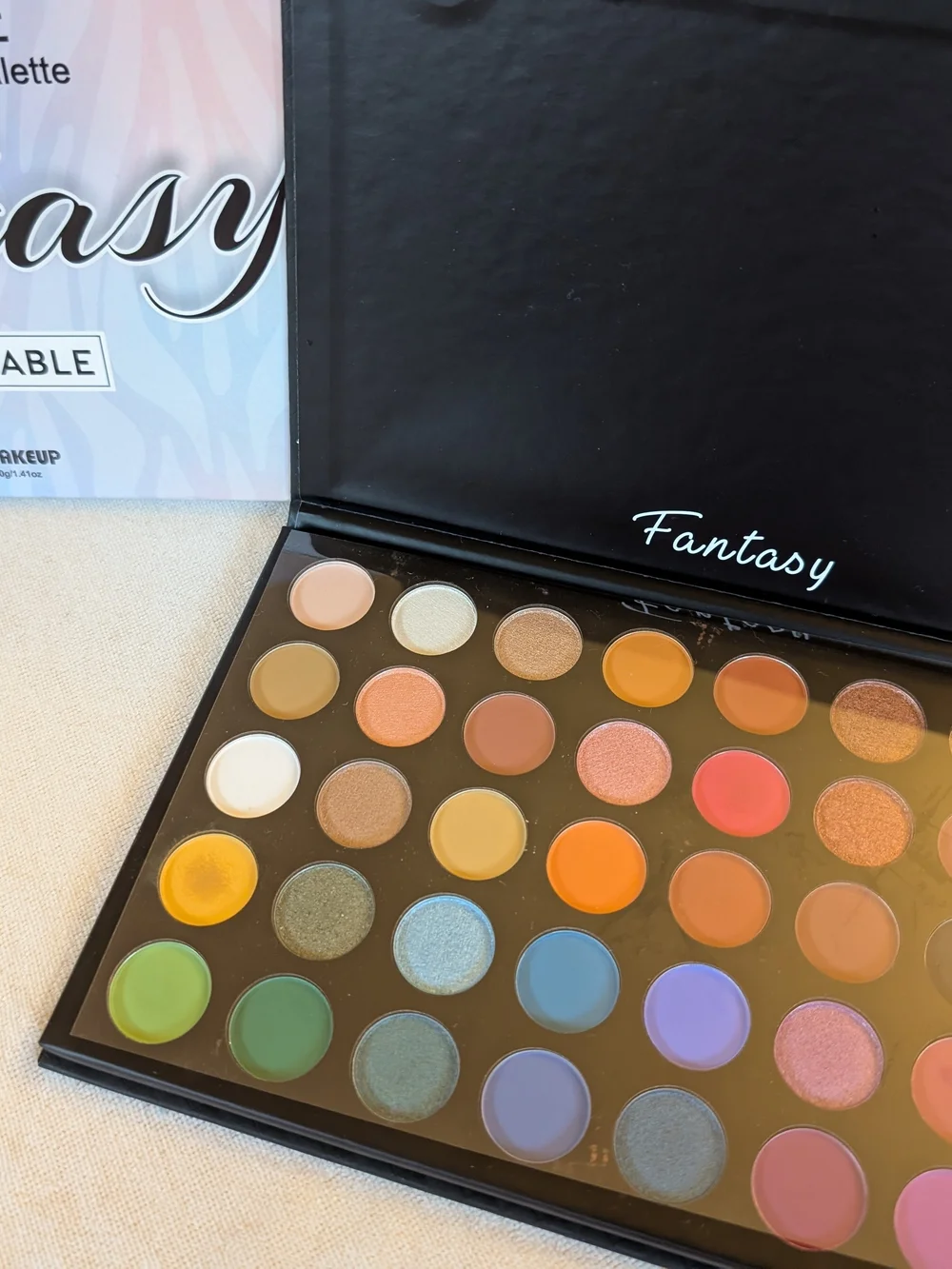 BNIB Ucanbe Fantasy Multicolor Eyeshadow Palette